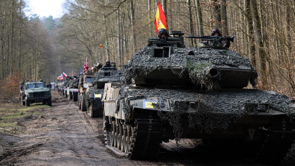 Spanish and Polish leopards, French Leclerc tanks, U.S Army Abrams before crossing the Vistula river near Gniew, Poland, photo by Edouard Bocquet/NATO
