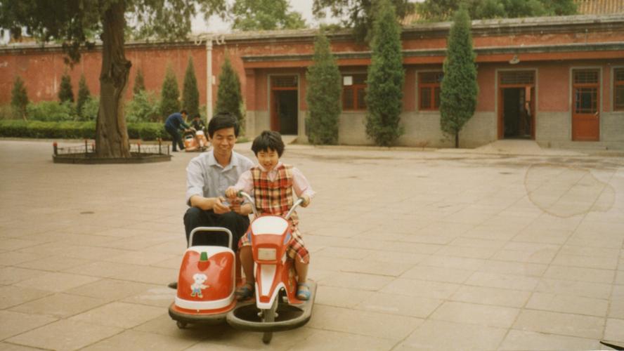 A father and daughter in 1980s China