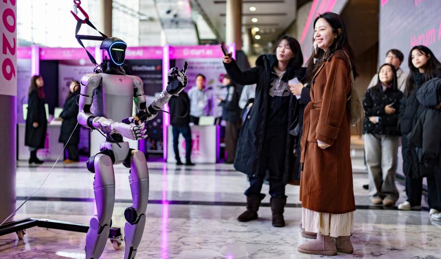 Representatives from AI startup A-PLA demonstrate their technology at the AI Seoul 2026 conference, January 30, 2026